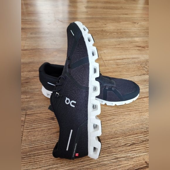 Size 10 - Women's On Cloud 5 Black/White - Picture 3 of 12